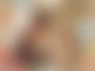 “Bebé iniciando la alimentación complementaria con frutas y verduras, imagen que representa el comienzo de una etapa clave en el desarrollo nutricional y sensorial infantil.”