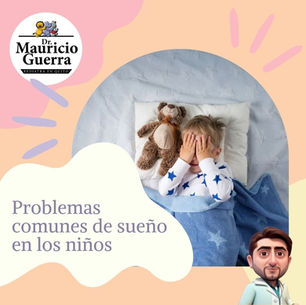 Niño durmiendo tranquilamente en su cama, representando la importancia del sueño saludable y las rutinas nocturnas en la infancia.