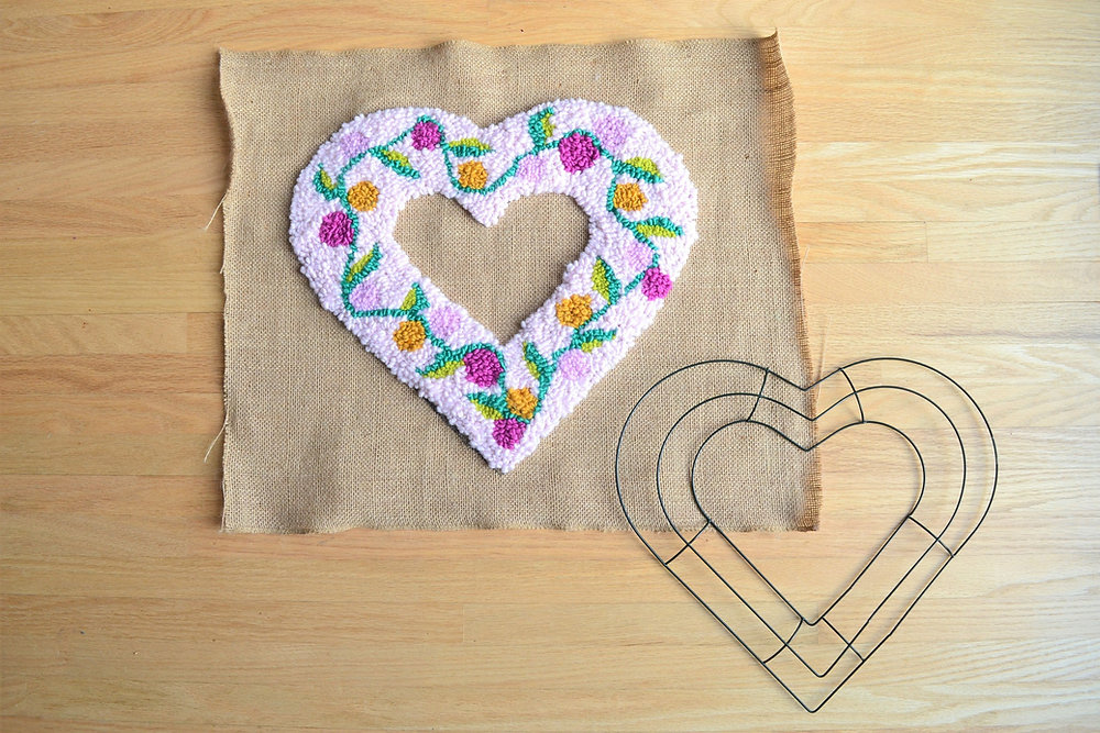 Heart Hook Rug Patterns Rug Hooking a Heart Wreath