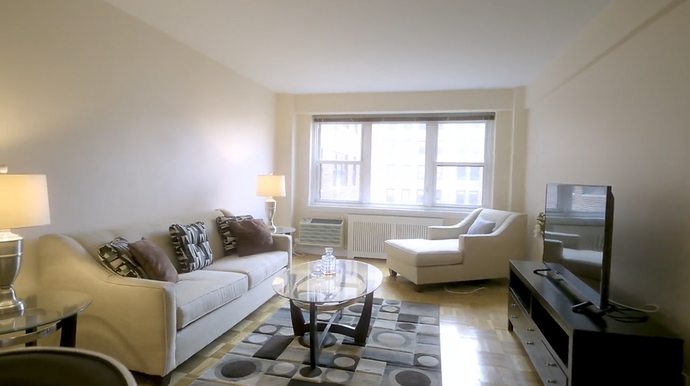 TOUR 11 Riverside Dr.mp4