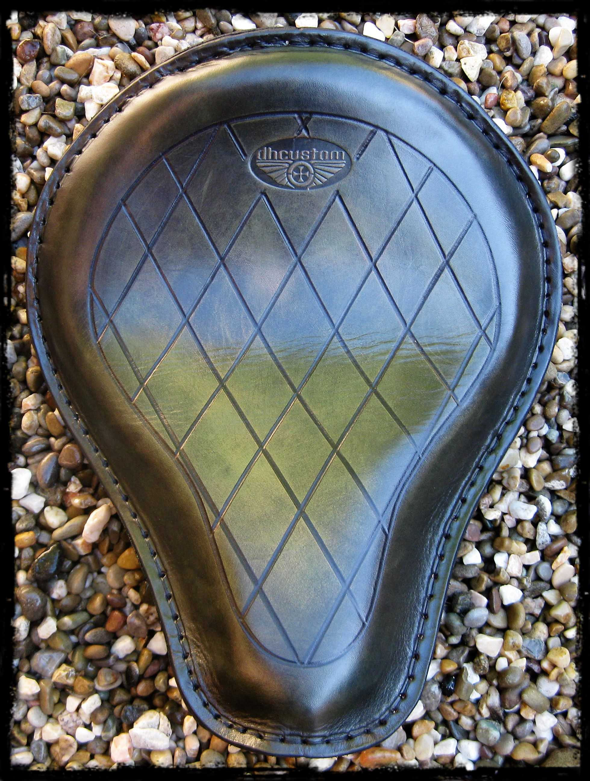 dhcustom green leather diamond solo seat medium - universal