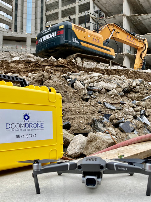 Utilisation d'un drone DJI Mavic 2 Pro sur un chantier de construction en région parisienne par dcomdrone photo et vidéo aérienne par drone