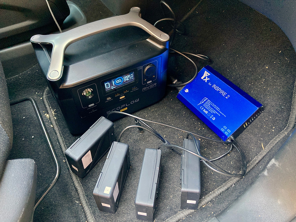 La station ECOFLOW permet de recharger les batterie DJI TB50 du drone Inspire2 de DCOMDRONE, prestation de prises de vue aériennes par drone sur Paris et en région parisienne