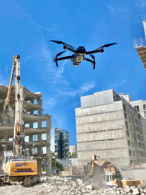 Drone DJI Mavic 2 Pro en vol sur un chantier de construction en région parisienne par dcomdrone photo et vidéo aérienne par drone