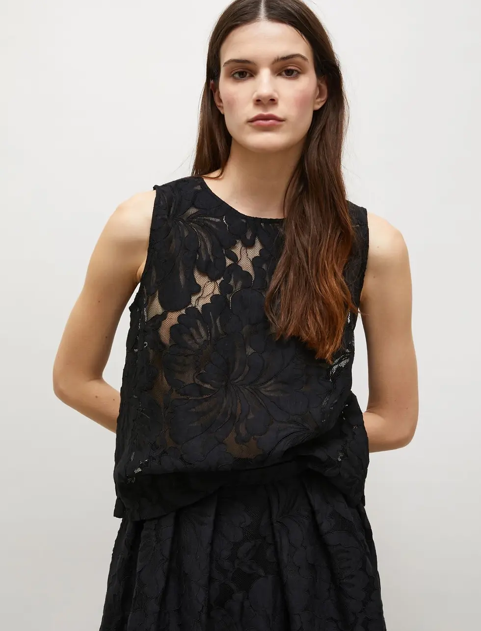 Marella Top smanicato in macramè Ceci  PE25