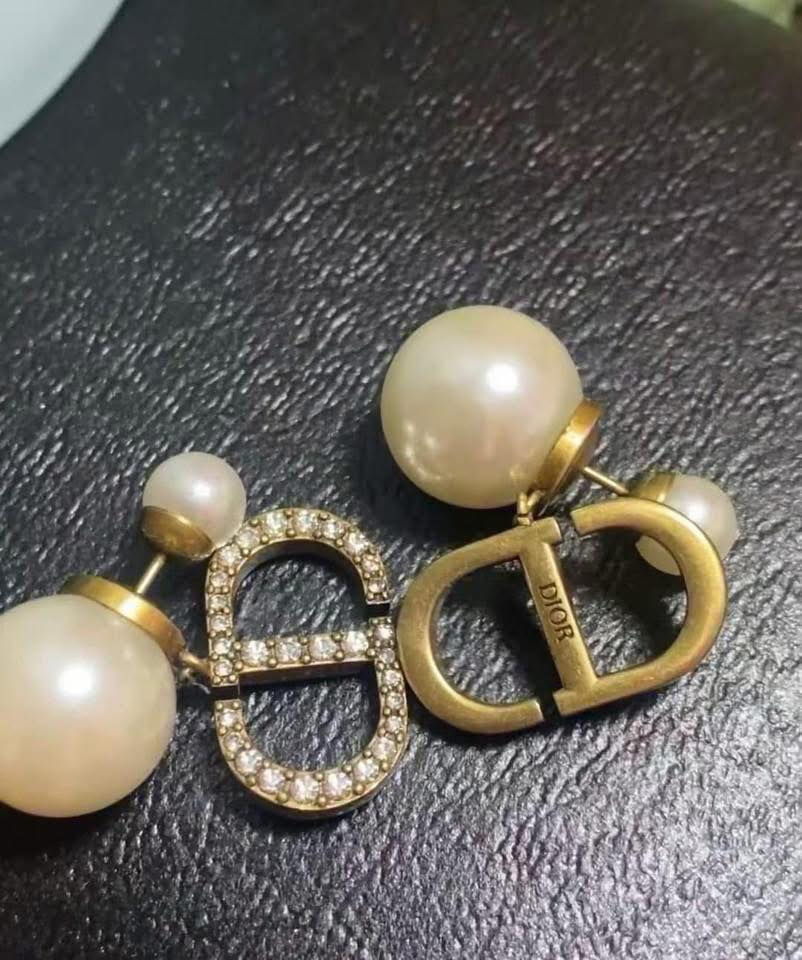 縮圖：DIOR  #Tribales 爆款珍珠水鑽耳釘