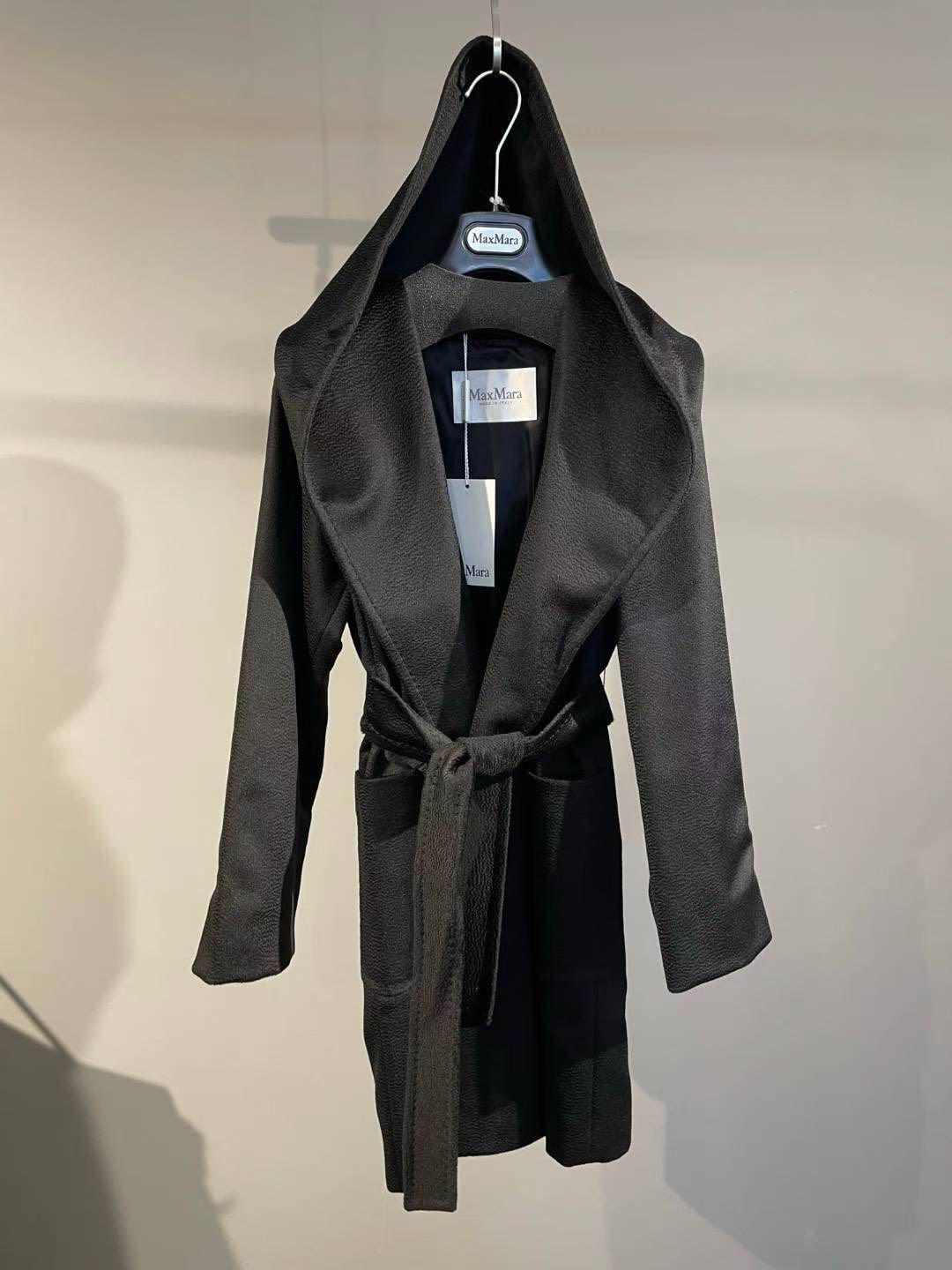 MaxMara 一線爆款 #Rialto 經典黑色短款水波紋大衣