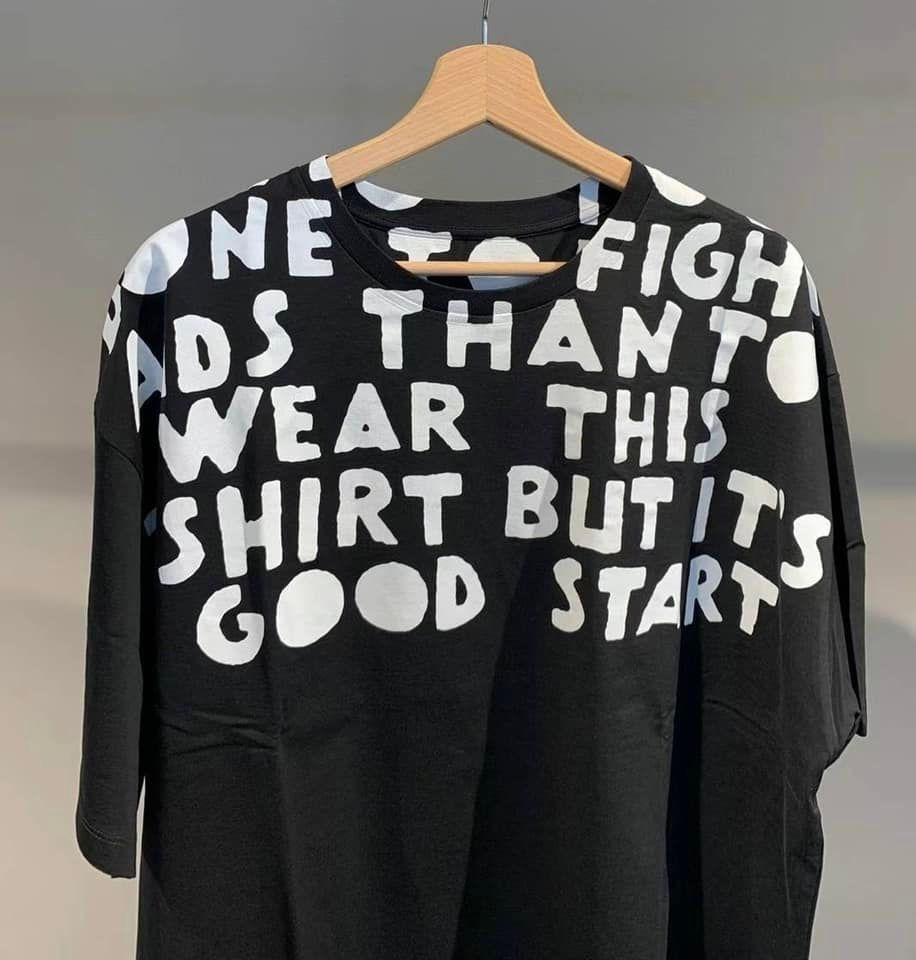 縮圖：Maison Margiela 爆款字母黑T 