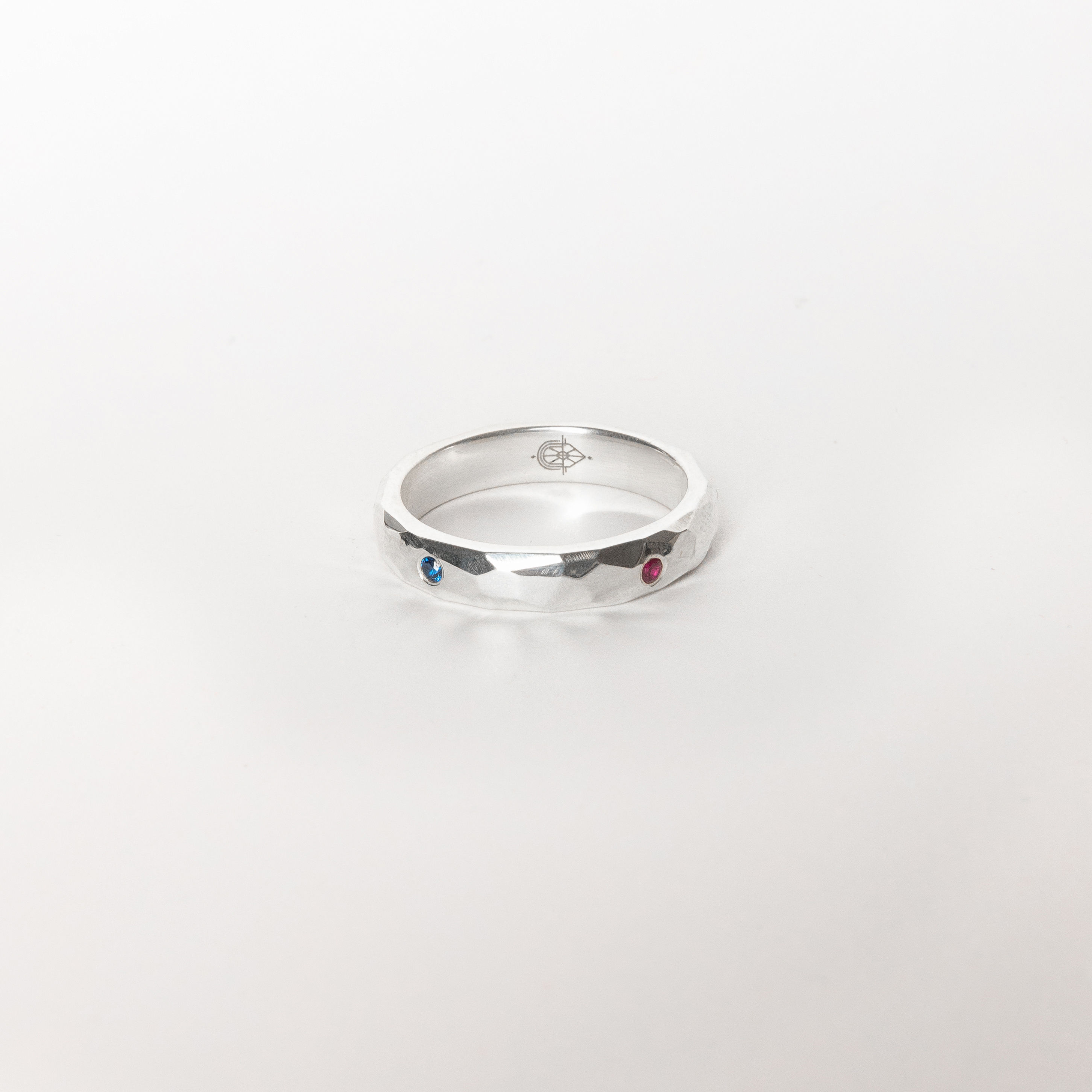 Naru & Lun Ring With Small Stones