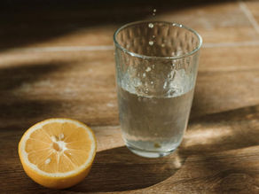 La peau douce, naturellement pulpée et la sensation d’un corps souple … Vous recherchez une solution naturelle pour préserver votre capital jeunesse ? Adoptez les sticks COLLAGEN dans votre routine quotidienne !