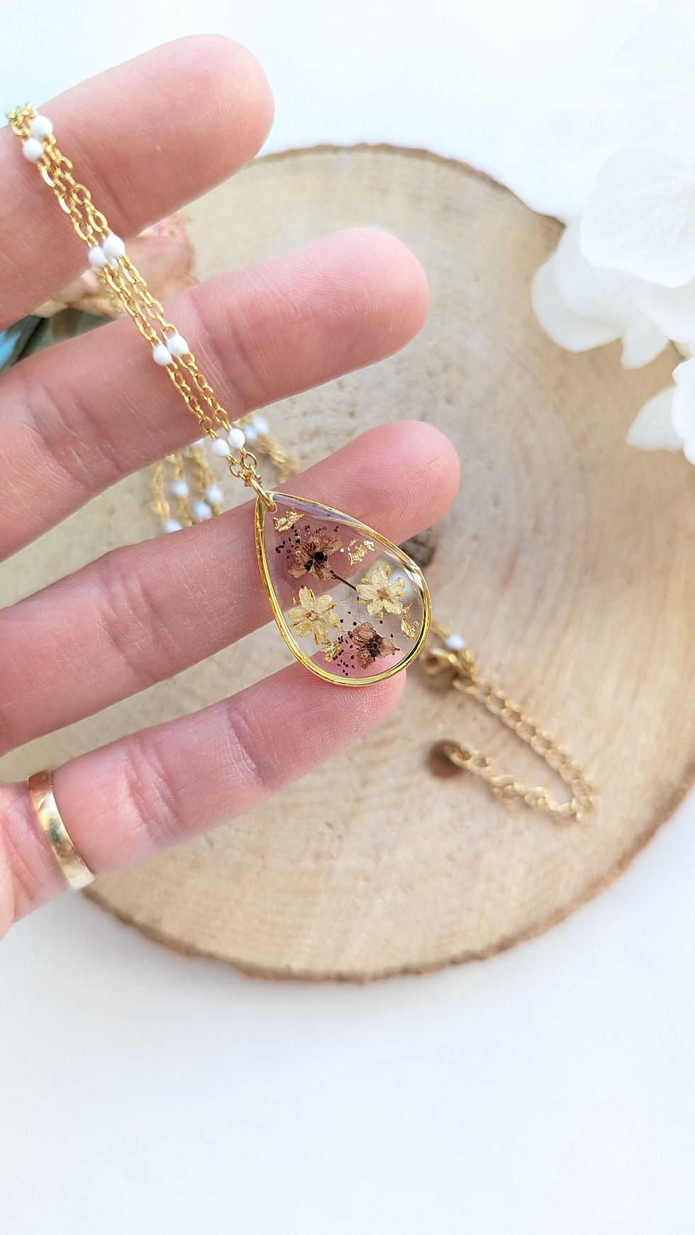 Miniature : Le collier chainette blanc Goutte sureau