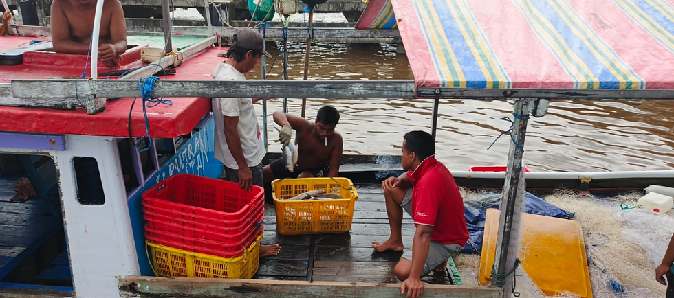 Kegiatan menangkap ikan oleh nelayan Kalteng
