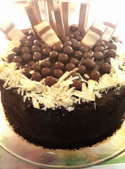 Bolo Black or White