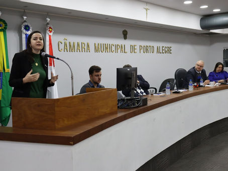 Em painel na Câmara de Vereadores de Porto Alegre, deputada fala sobre a descriminalização do aborto