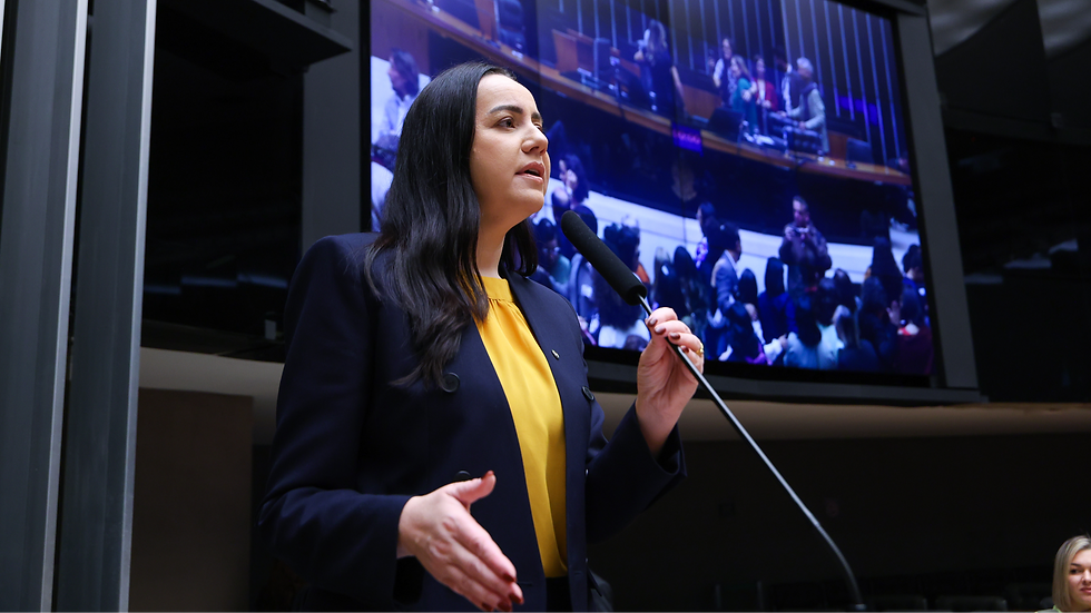 Apoio a estudantes gestantes e mães: Relatoria da deputada Franciane Bayer é aprovada na Comissão de Educação