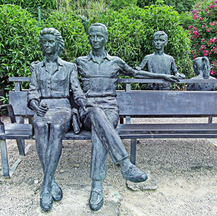 ריפוי טראומה בין-דורית: איך נתק משפחתי משפיע על הזוגיות שלנו – ואיך אפשר להשתחרר באמצעות קונסטלציה משפחתית