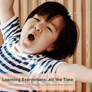 Lịch sử hiện đại chưa từng chứng kiến một lứa tuổi nào có điểm khởi đầu đặc biệt như thế hệ những em bé sinh năm 2020. Đó là thời điểm thế giới đồng loạt "đóng cửa". Những hành lang bệnh viện tĩnh lặng đến nghẹt thở, vắng bóng những bữa tiệc chào đón rộn ràng hay vòng tay đông đủ của đại gia đình. 