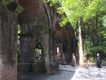 水道橋を通る僧侶〜京都・南禅寺。星野知子撮影