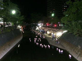 長岡市・柿川の灯籠流し（星野知子写す）