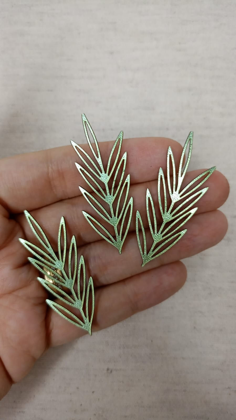 Miniatura: Raminho folha fina vazada