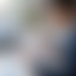 empresário analisando obrigações fiscais da empresa