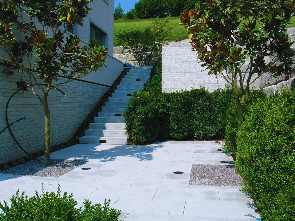 Exklusive Gartenplanung mit Sichtschutzbepflanzung