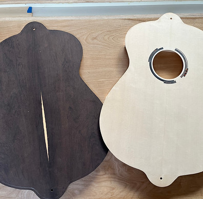 IMG_2777.jpegConstrucción of finest classical and acoustic guitars