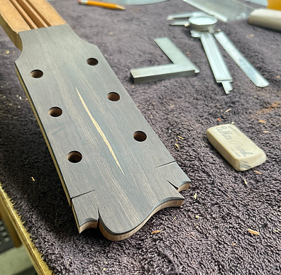 Construcción of finest classical and acoustic guitars