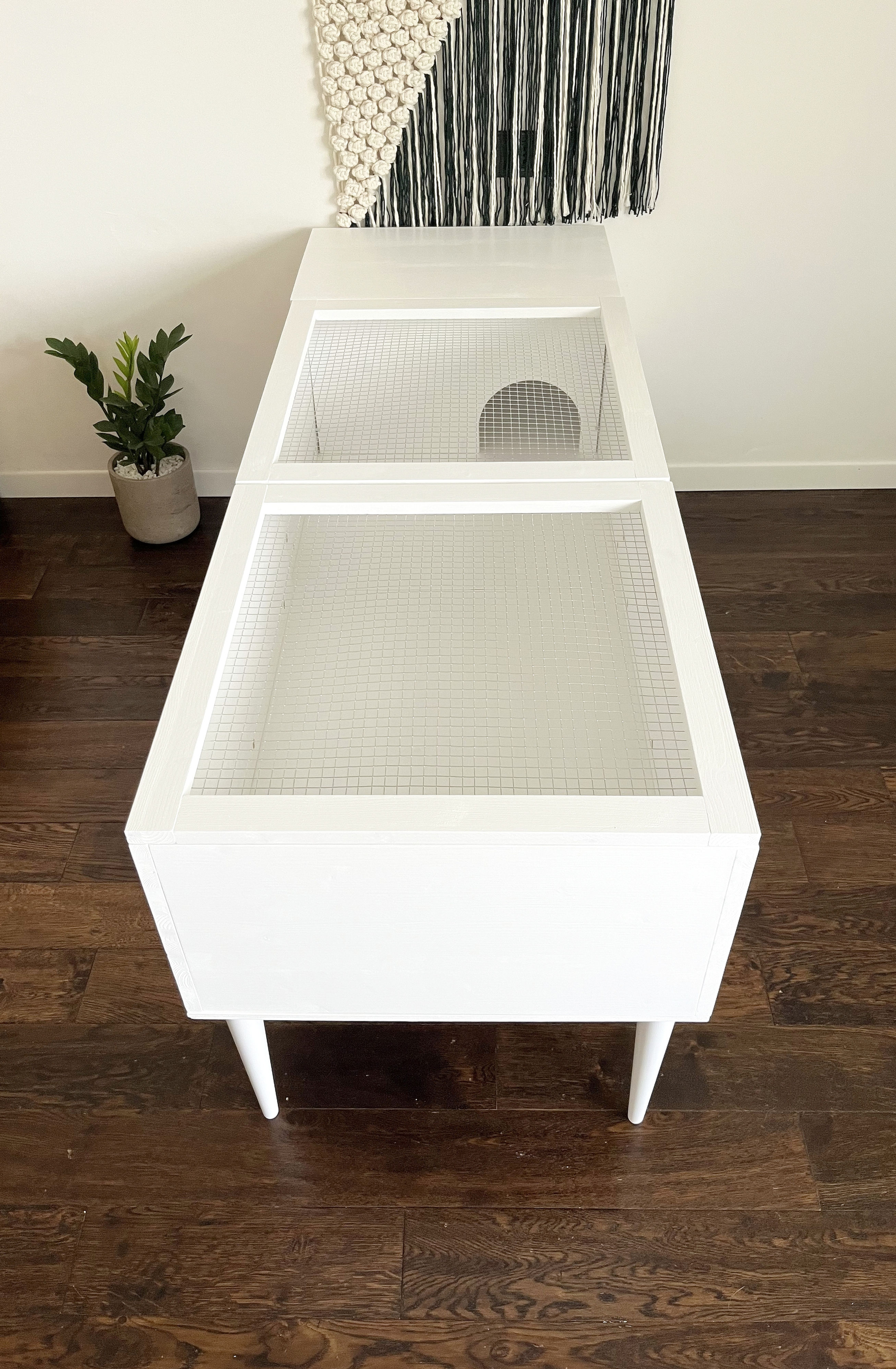 white tortoise table