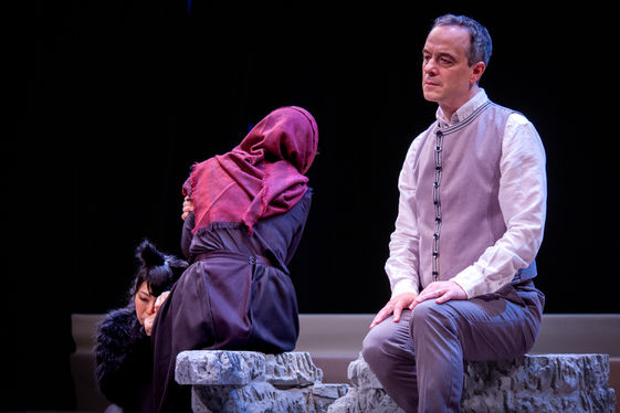 Teacher, Palestinian Woman and 1st Cat - Adrian Eröd, Monika Schwabegger und Kanako Hayash