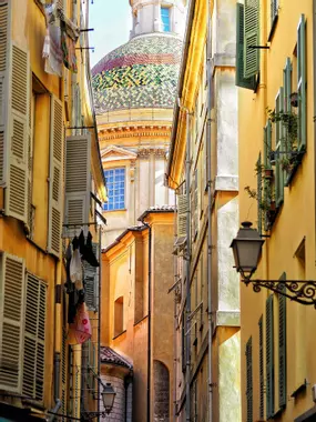 Appartement situé dans la Vieille Ville à Nice.