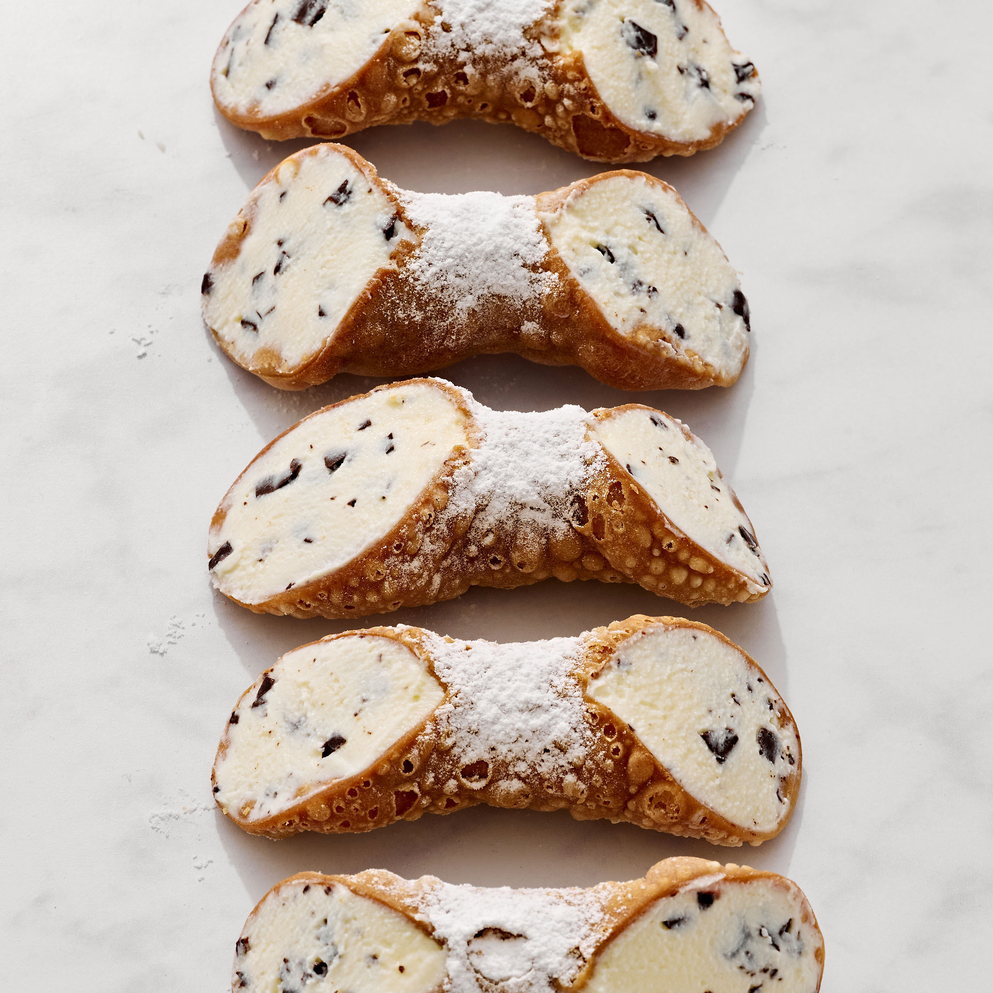 5 Large Ricotta Cannoli
