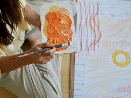 Meditatives Malen gegen Stress: Wie kreative Entspannungsübungen Körper & Geist beruhigt