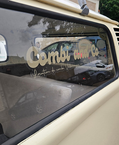 sticker voiture personnalisé.jpg