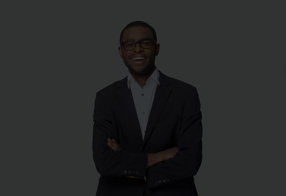 Homme origine africaine en costume