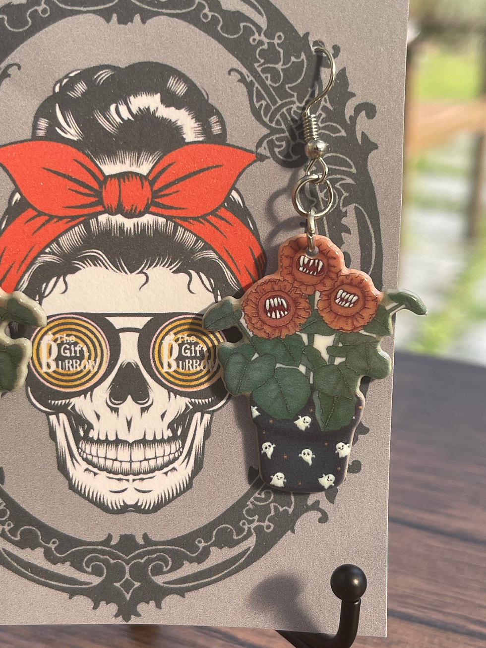 Thumbnail: Man eating plant Earrings!