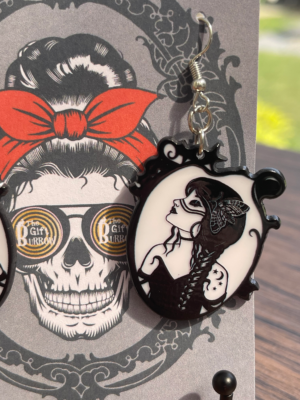 Thumbnail: Gothic girl Earrings!