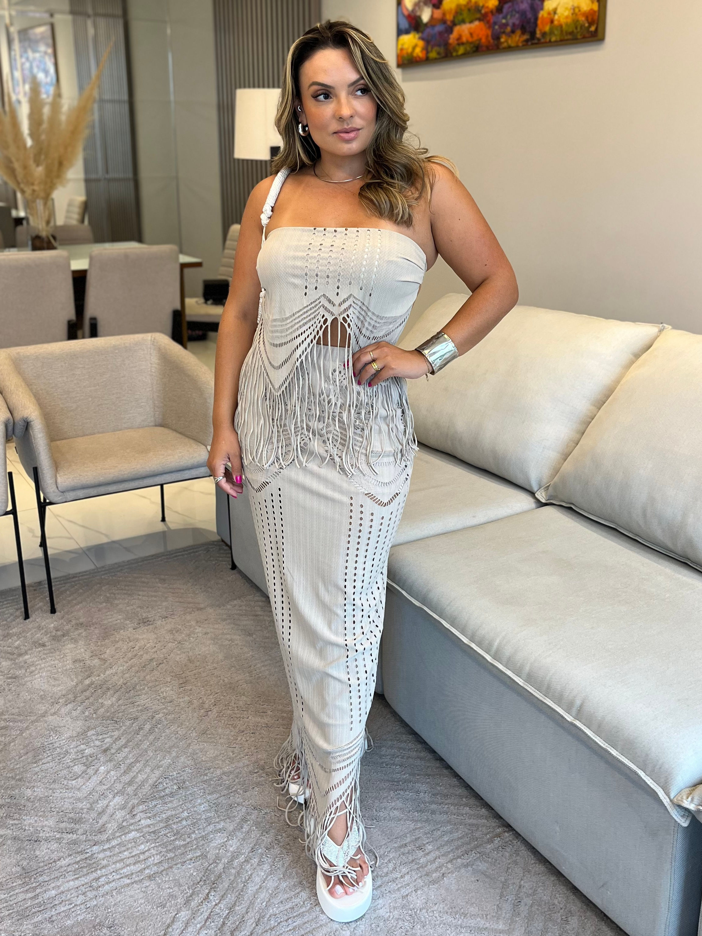 Conjunto em poliester tamanho único, veste do P ao GG (estica).
otima opção para compor looks tanto no inverno quanto ao verão. 