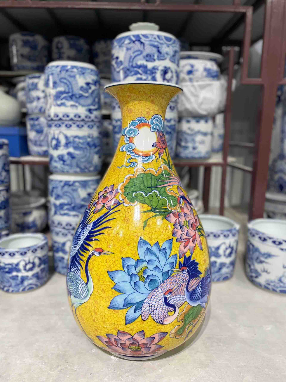Tỳ bà sen hạc vẽ gấm