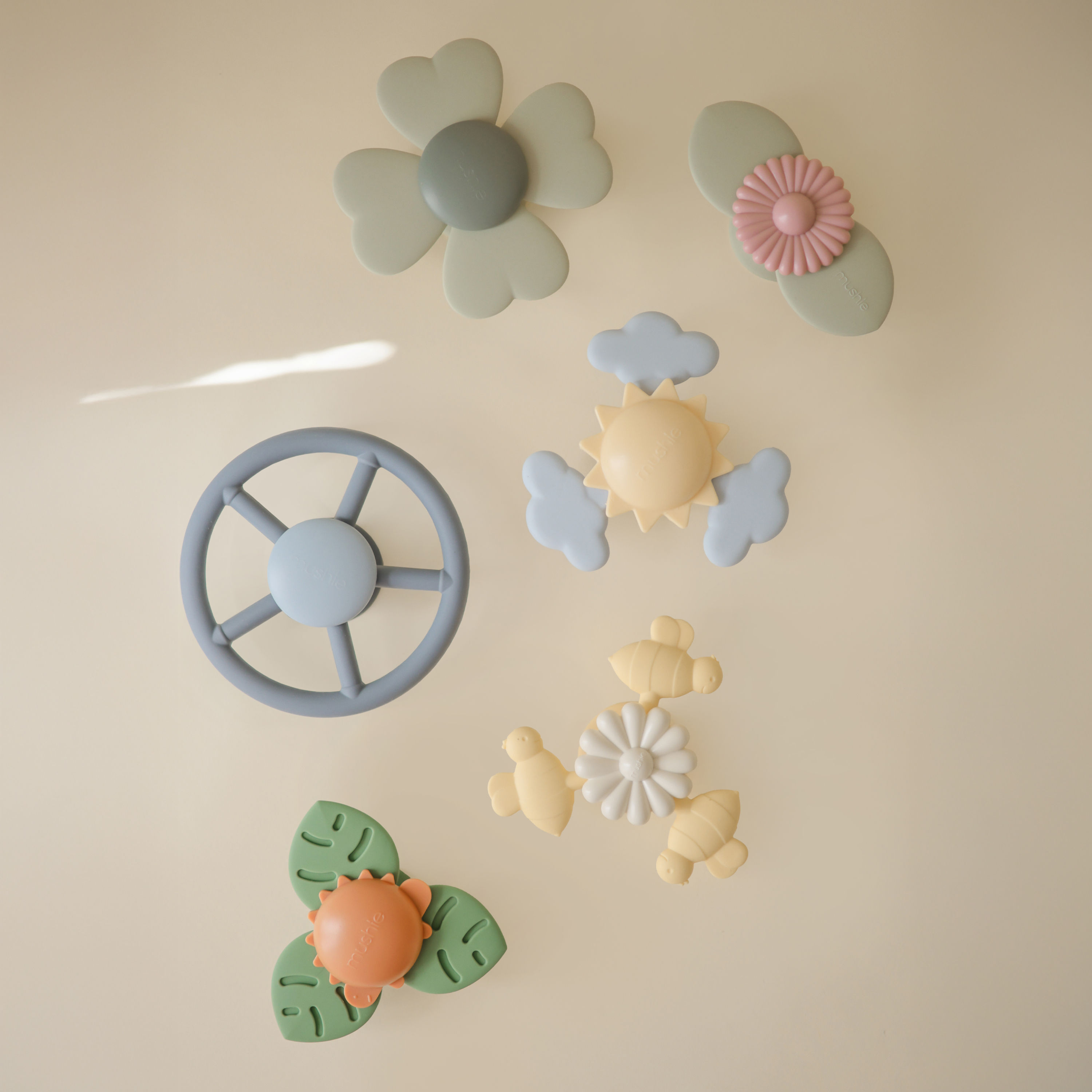 SUCTION SPINNER TOY