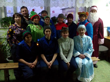 В преддверии празднования Нового года на фермах района вновь продолжаются зажигаться елки. 
20 декаб