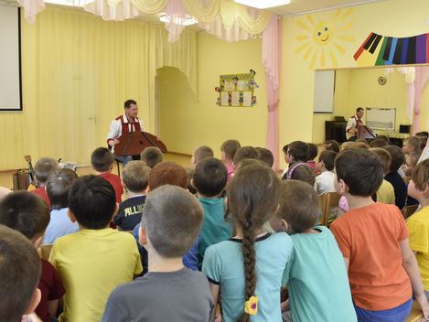 В детском саду №1, художественный руководитель Центра культуры и туризма «Сибирский тракт» Алексей Т