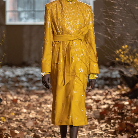 Amarelo nos desfiles de Londres