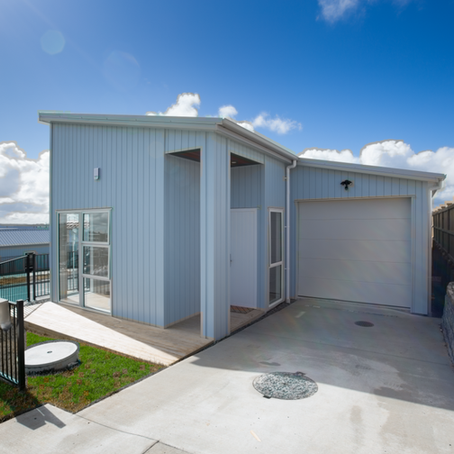 4 BEDROOMS, 2 BATHROOMS AND A SINGLE GARAGE!