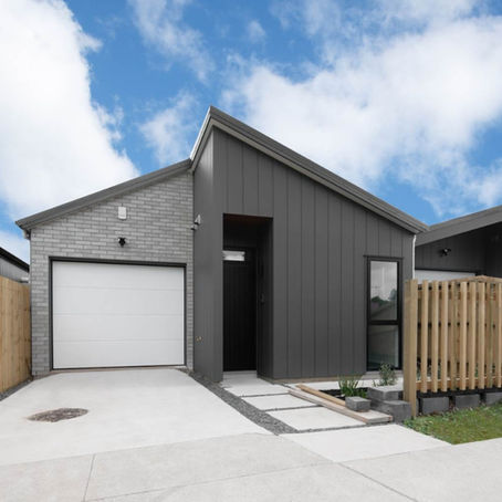 3 BEDROOMS, 2 BATHROOMS AND A SINGLE GARAGE!
