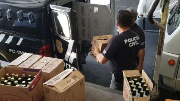 Mais de mil frascos foram apreendidos pela polícia — Foto: Reprodução/ TV Gazeta