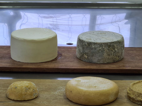 Quem Mexeu na Canto Queijaria? Explorando a Adaptação e a Inovação no Mundo Queijeiro.