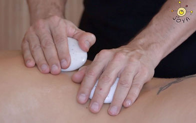 Massage-des-Rippenbereiches-mit-zwei-JOYA-Classic-Professional.jpg