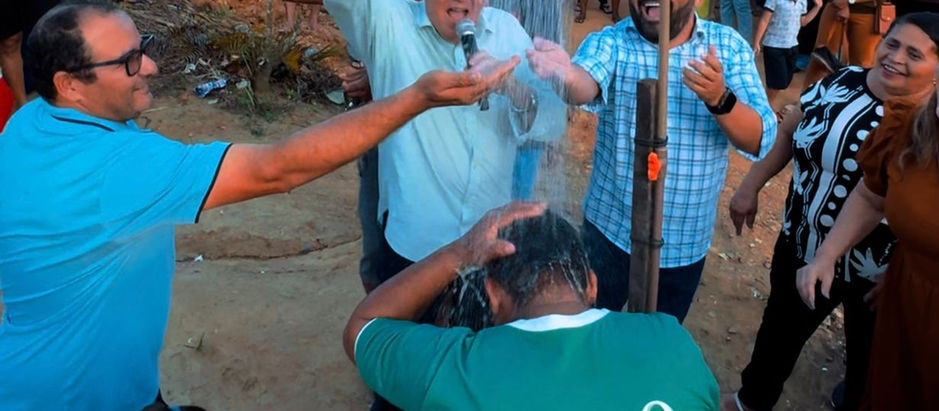Prefeito Henrique Queiroz inaugura sistema de abastecimento de água em Monte Verde