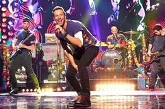 coldplay-chris-martin-2015-amas-billboard-650.webp